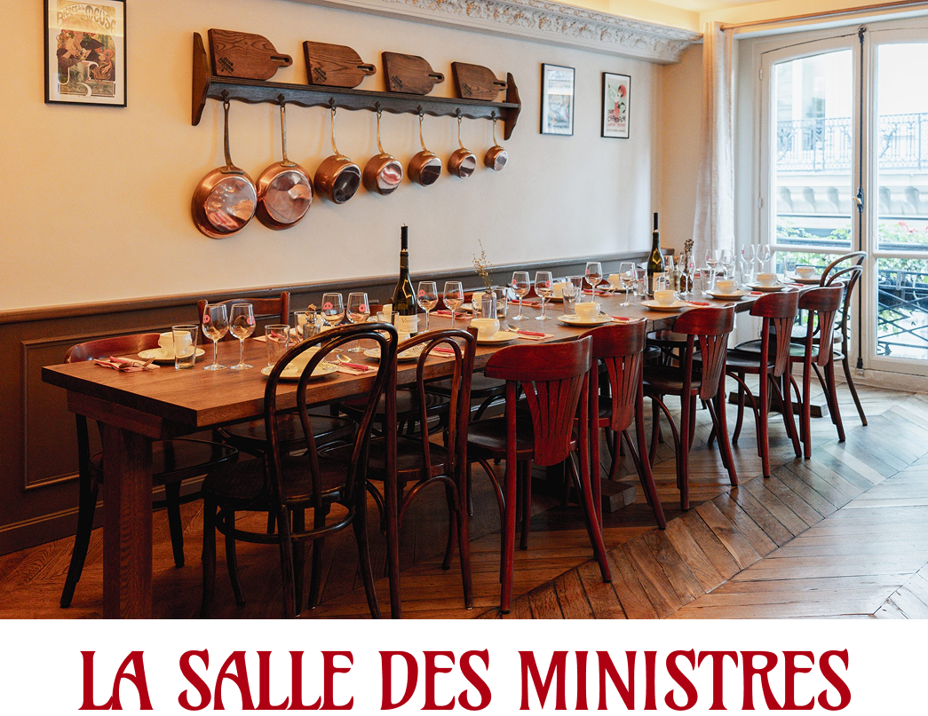 Privatiser une salle du restaurant pouvant accueillir jusqu’à 30 personnes assises pour un grand banquet.
